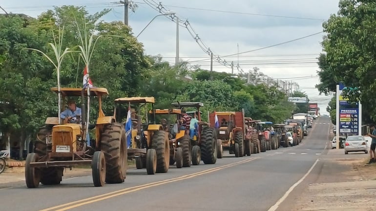 Cañicultores inician movilización y anuncian cierres de la ruta PY02 desde mañana en reclamo por el tren de molienda de Petropar