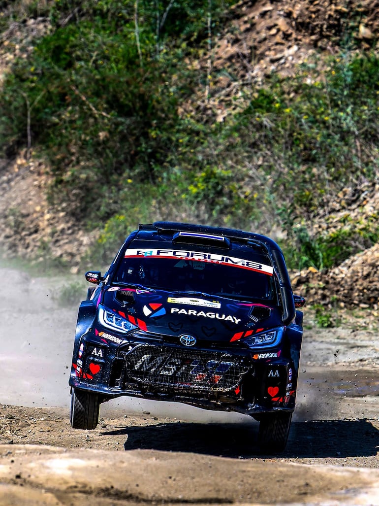 Andrea Lafarja y Germán Maune siguen en carrera con el Toyota GR Yaris Rally2.