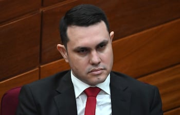 Hernán Rivas renunció a la presidencia del JEM pero sigue como representante del senado ante el órgano.