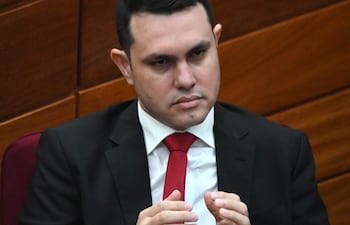 Hernán Rivas renunció a la presidencia del JEM pero sigue como representante del senado ante el órgano.