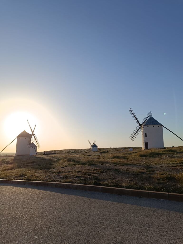 Los antiguos molinos de viento en Campo de Criptana.