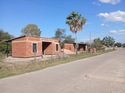 En plena construccion viviendas sociales para los indigenas en Fuerte Olimpo