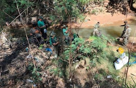 Unas 500 personas trabajan en los equipos de búsqueda de Tobías Suarez, este domingo.