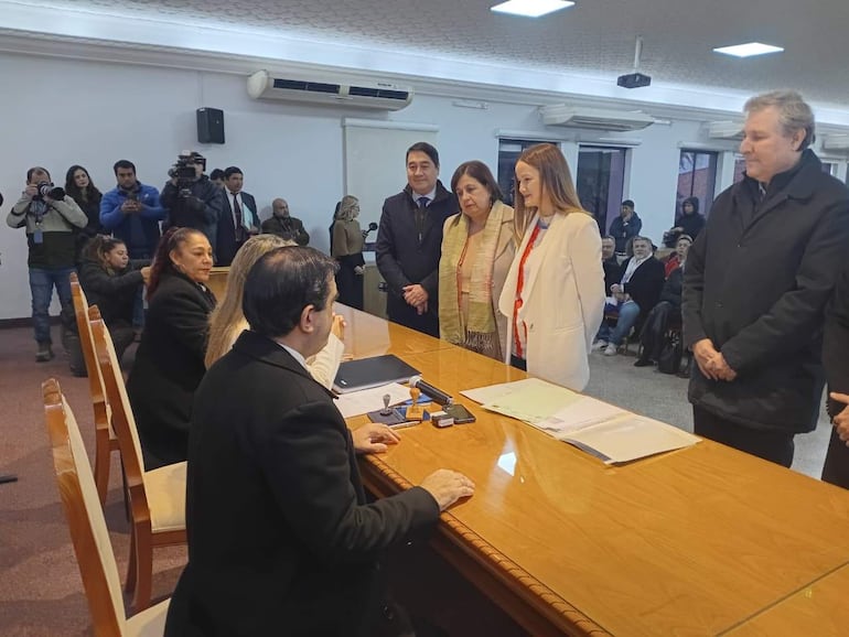 Elecciones municipales en Asunción: Sole Núñez y la oposición inscriben sus candidaturas - Política