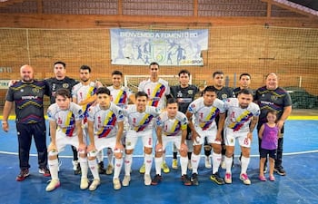Plantel de Simón Bolívar, que arrancó con triunfo el cuadrangular final de la Copa Oro de fútbol de salón.