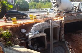 Se agregaron nuevas bocas en el puente sobre arroyo Lambaré. Desde la Municipalidad de Lambaré refieren que las obras estarían culminando en poco días más.