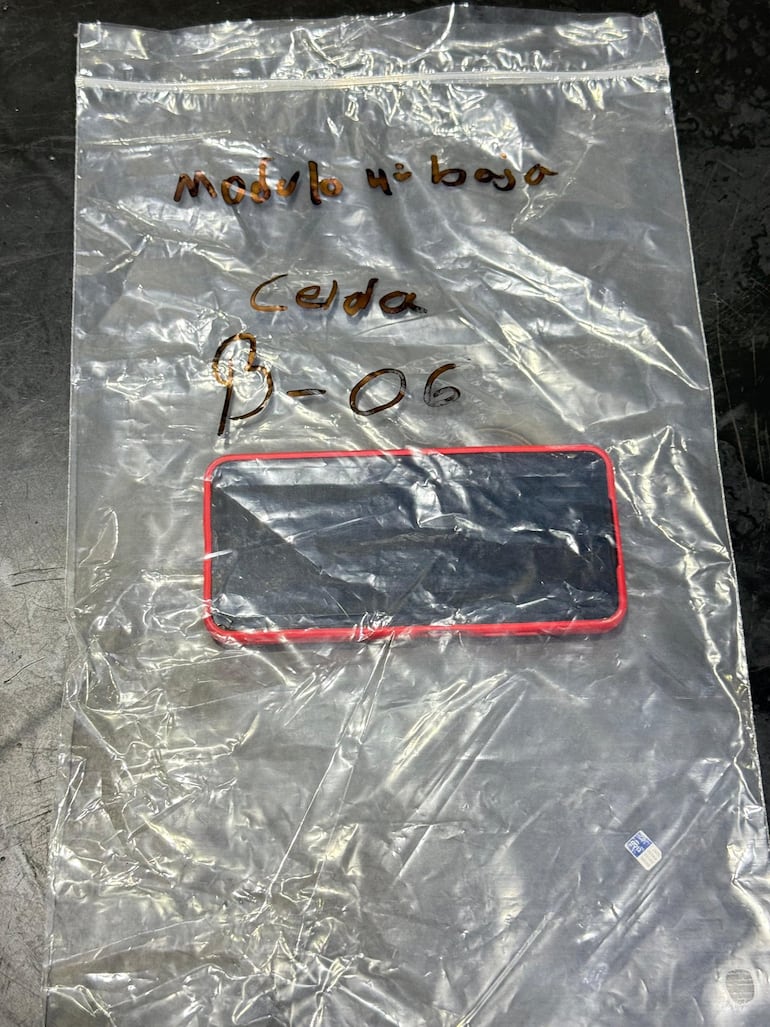 Imágenes de la requisa llevada a cabo en la madrugada, en el Centro Penitenciario de Reinserción Social de Minga Guazú.