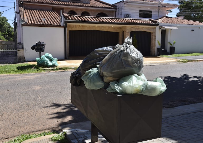 El barrio también sufre problemas de recolección de residuos.