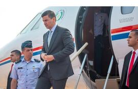 Santiago Peña, presidente de la República, quien hasta ahora no explicó el origen de los recursos para construir su mansión.