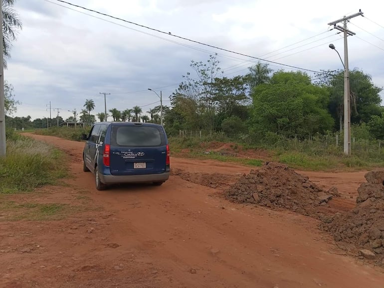 Existe una promesa de construcción de una avenida en el transitado camino vecinal del barrio San Vicente de Carapeguá.