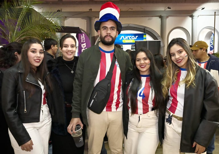 Unicentro Invita alentar a Paraguay	Palma y 15 de Agosto