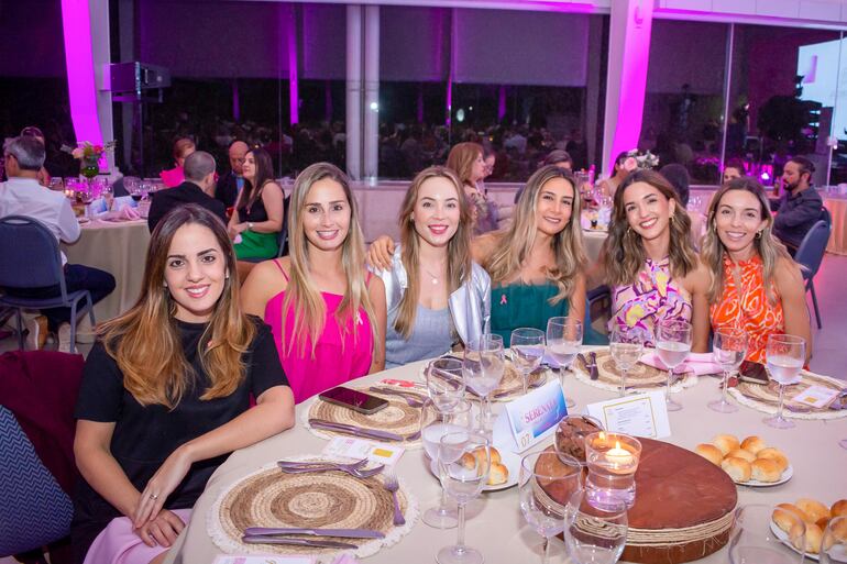 María de la Paz Cricco, Florencia Fariña, Montserrat Ferreiro, Gabriela Santana, Ana e Iciar Bravo.
