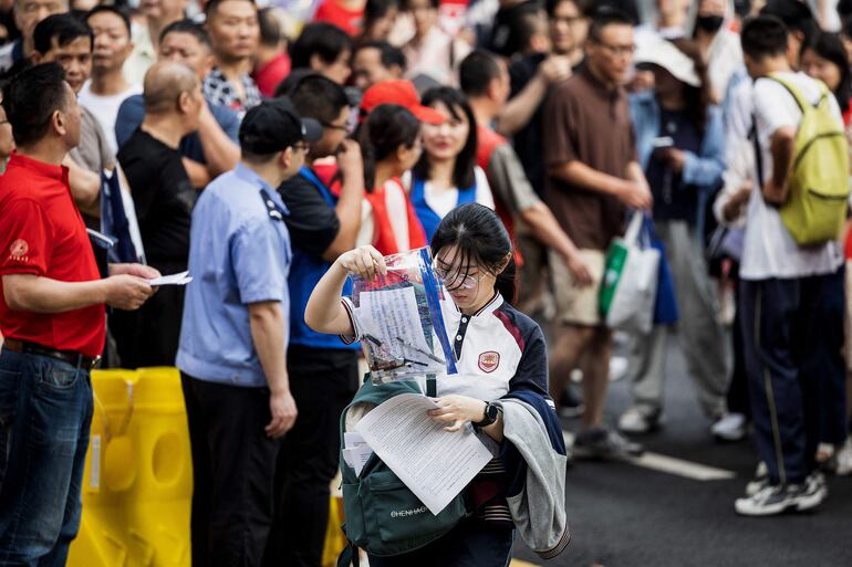 El primer día del "Gaokao" en Wuhan, provincia china. 