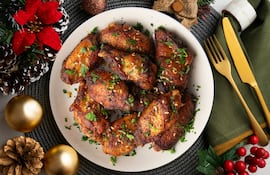 Alitas de pollo marinadas a la barbacoa.