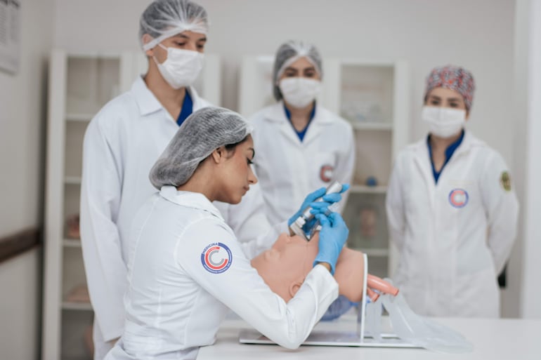 La carrera de Medicina de la UCP desembarca en Asunción con aval del CONES y tecnología de última generación.