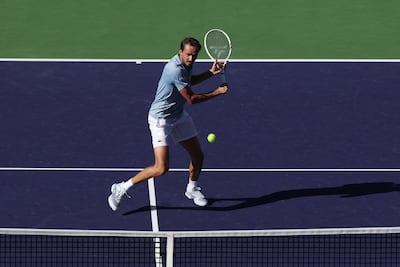 Daniil Medvedev dio el batacazo al eliminar al principal favorito Carlos Alcaraz. El ruso definirá el título de Indian Wells este domingo contra Jannik Sinner, en duelo fijado para las 19:00, de Paraguay.