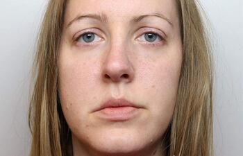 La enfermera británica Lucy Letby, de 33 años, ha sido condenada este lunes por un tribunal inglés a cadena perpetua por el asesinato de siete bebés y el intento de asesinato de otros seis en un hospital de Chester (noroeste de Inglaterra) entre 2015 y 2016.