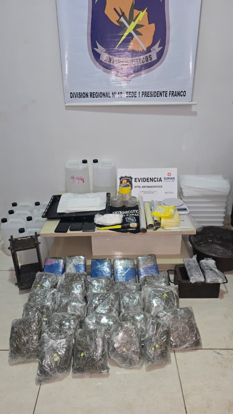 Gran cantidad de droga fue incautada durante el proedimiento.