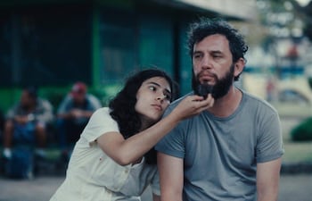 Daniela Marín y Reinaldo Amien protagonizan la película costarricense "Tengo sueños eléctricos", que se exhibirá este sábado en Asunción.