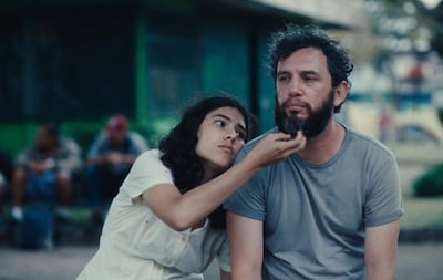 Daniela Marín y Reinaldo Amien protagonizan la película costarricense "Tengo sueños eléctricos", que se exhibirá este sábado en Asunción.