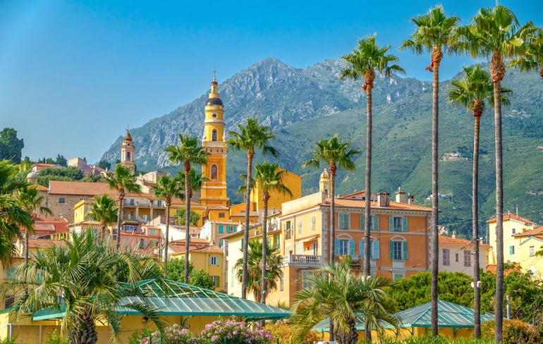 Vista panorámica de Menton en la Riviera francesa.