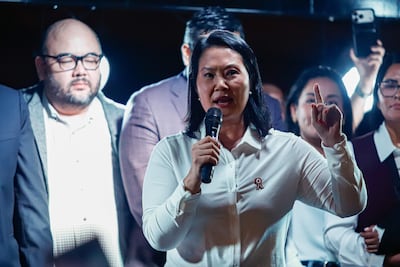 La presidenta electa de Perú, Keiko Fujimori (c), da su primer discurso tras ser declarada presidenta electa de Perú por parte del Jurado Nacional de Elecciones, en Lima (Perú).