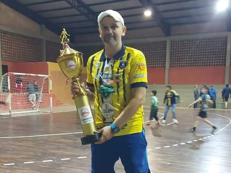 Pablo Velázquez, entrenador campeón del Deportivo Centro Futsal.