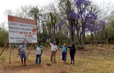 Vecinos de la Villa Don Bosco y de las villas de Mbayue reclaman las tierras a la congregación.