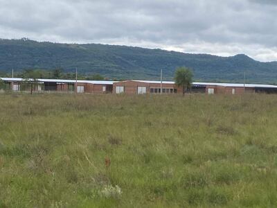 La futura instalación de la granja avícola en medio de urbanizaciones en Paraguarí.