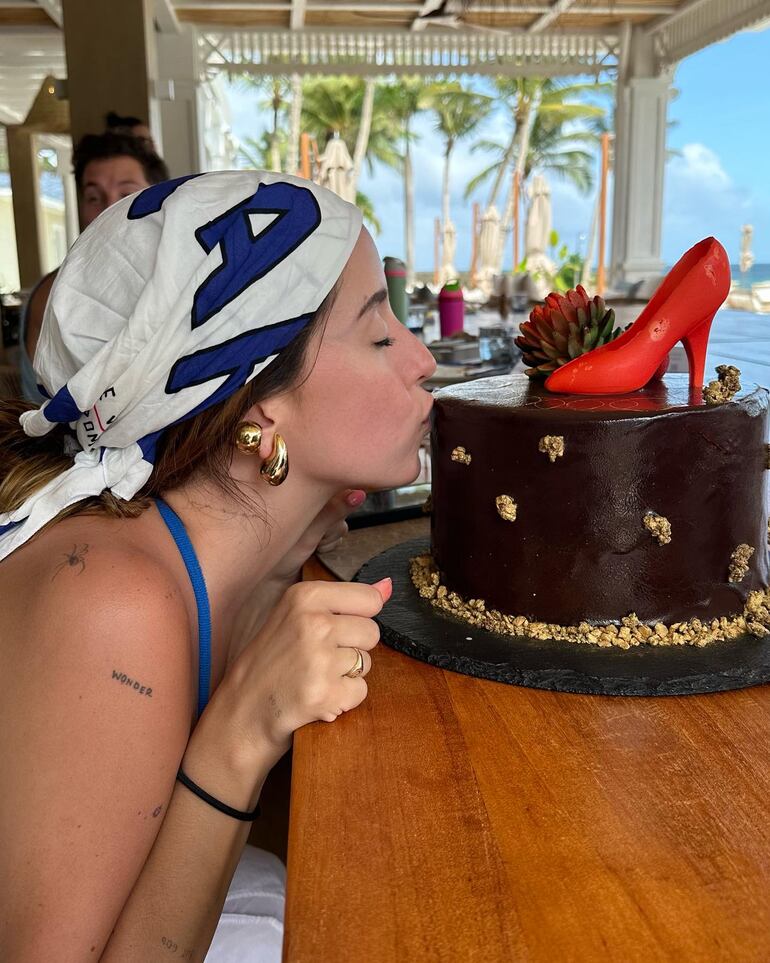 Evaluna Montaner junto a su torta de cumpleaños. (Instagram/Camilo)
