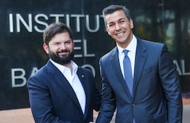 Gabriel Boric y Santiago Peña.