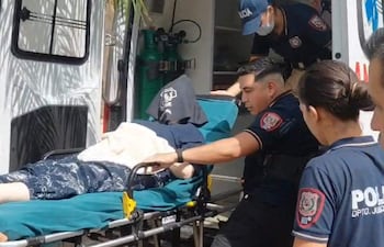 La empresaria Dalia López llegó al Hospital Central Policial Rigoberto Caballero en medio de una fuerte custodia policial.