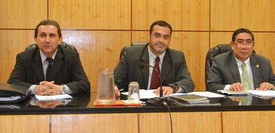 El Tribunal de Sentencia de Paraguarí presidido por Hugo Ignacio Ríos Alcaraz y sus miembro titulares, Gerardo Ruíz Díaz y  Jorge Giménez.