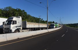 La nueva fase de apertura del puente de la Integración genera preocupación en los camioneros.