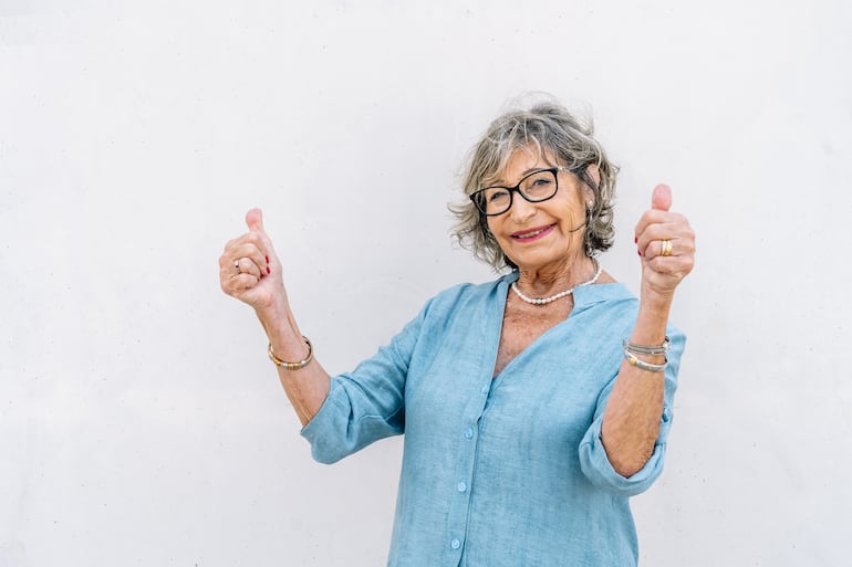Mujer adulta mayor de 60 años.