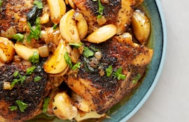 Pollo al ajillo.