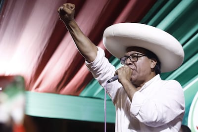 El candidato a la Presidencia de Perú por el partido Juntos por el Perú, Roberto Sánchez, habla durante un evento de campaña este domingo, en Lima (Perú). El Jurado Nacional de Elecciones (JNE) oficializó que Fujimori, del partido Fuerza Popular, y Sánchez disputarán la segunda vuelta por la Presidencia de Perú el próximo 7 de junio. EFE