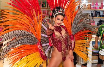 La bella reina del Carnaval Gua'i 2023 Karen Rodríguez.
