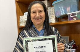 Rosa Segovia es una de artesanas que dedico su vida a la confección del poncho Para'i de 60 listas.
