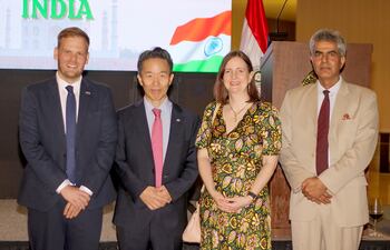 Gareth Beaumont, el embajador de Corea Chan-sik Yoon, la embajadora británica Danielle Dunne y el embajador de la India Yogeshwar Sangwan.