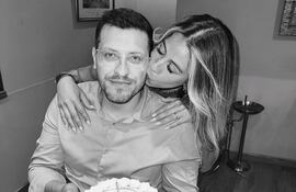 Jessica Torres con el cumpleañero Óscar Portillo.