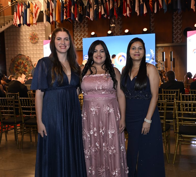 Chantal Fragnaud, Jessica Tapia y Carmen Braez.