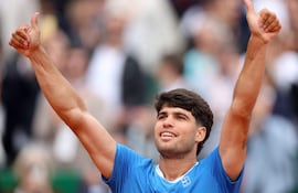 Carlos Alcaraz (22 años) derrotó en dos mangas al argentino Sebastián Báez.