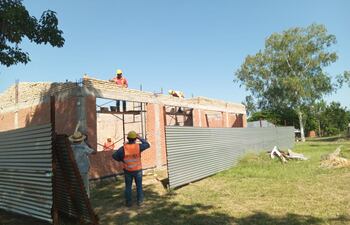 Esta obra corresponde la escuela Básica Nº 3451 Clara Nimia Galeano Caballero de Villa del Rosario, que se encuentra en el grupo de las 19 instituciones inconclusas