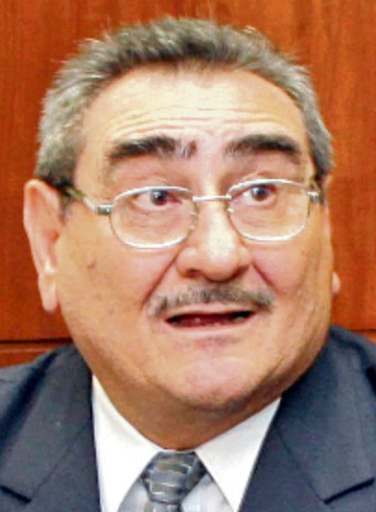 Antonio Fretes se reportó  enfermo para conseguir permiso como presidente, pero parece estar  sano para seguir siendo ministro de la Corte.