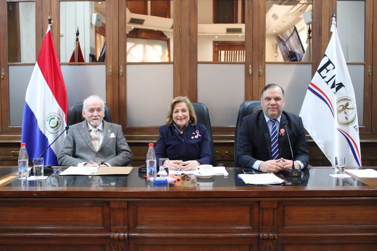 En forma presencial sesionaron: el ministro de la Corte y vicepresidente 2° César Garay, la titular del JEM, Alicia Pucheta, y el senador colorado Mario Varela.