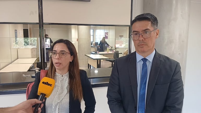 Agentes fiscales Laury Rosana Vázquez y Carlos Germán Ramírez.