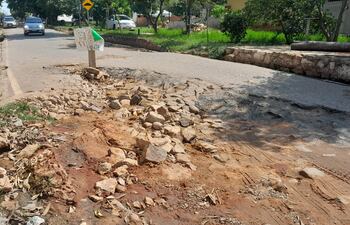 En estas condiciones se encuentra la calle Capitán Bado del barrio Mbocayaty.