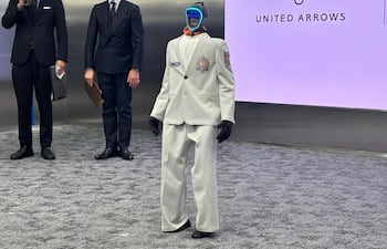 La compañía japonesa GMO AI & Robotics (parte del grupo GMO Internet) anunció este martes una colección de ropa para robots humanoides en colaboración con la marca United Arrows, con la intención de fomentar “una sensación de cercanía y familiaridad” entre androides y humanos.