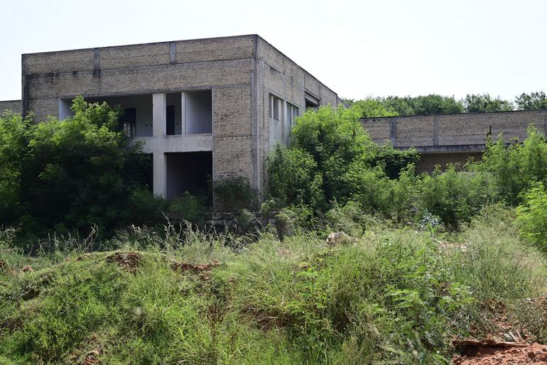 El Ministerio de Salud llegó a pagar US$ 1.641.920 a empresa que abandonó la construcción en 2014. 